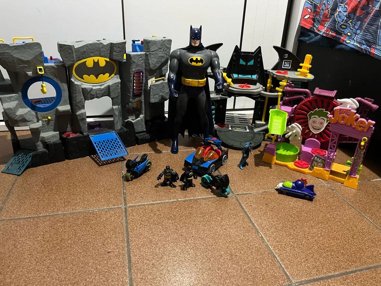 Kit brinquedos do batman e do coringa 