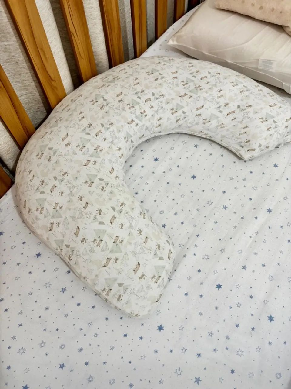 Almofada de amamentação hug com capa removível. - Foto 2