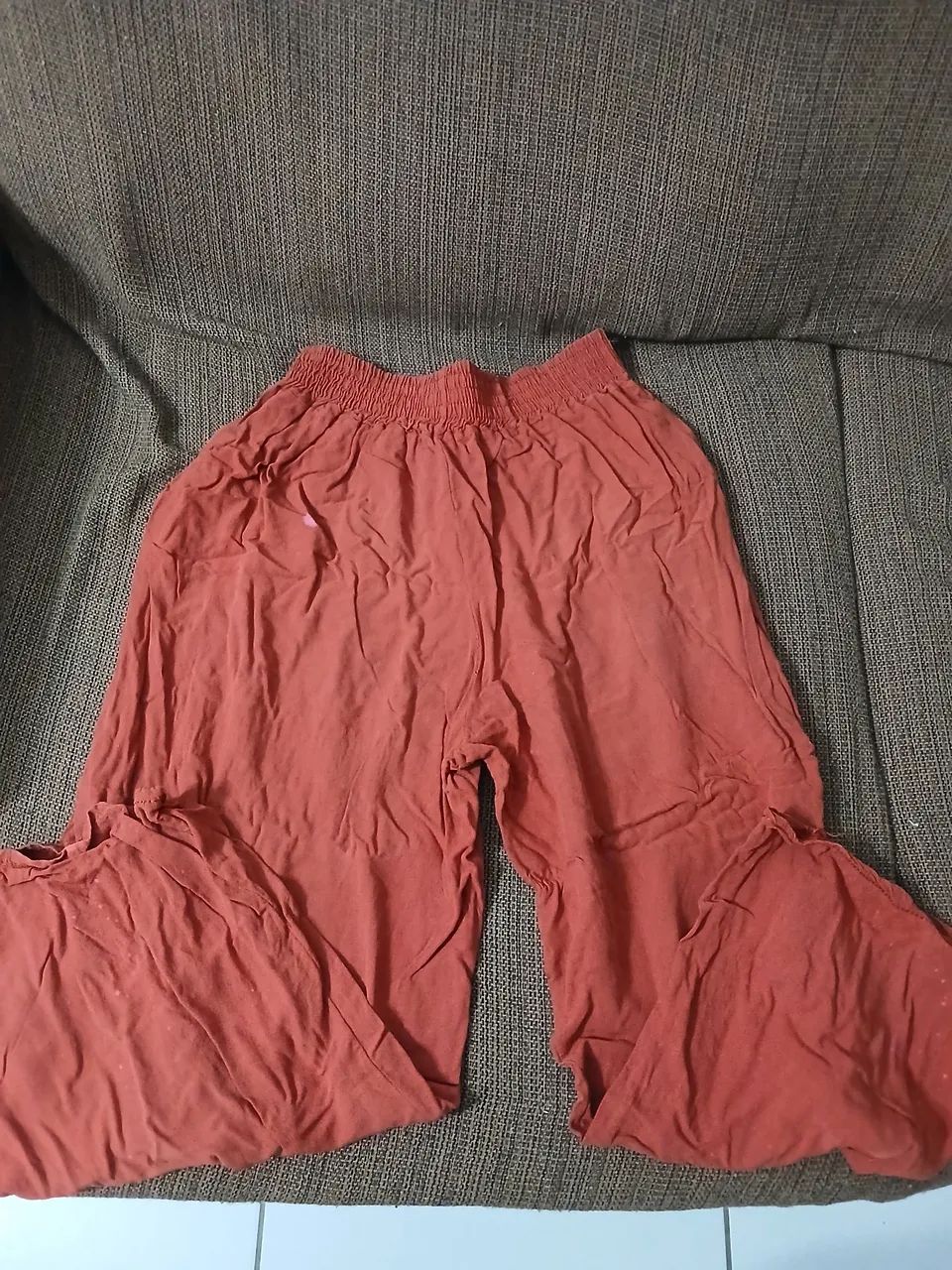 Calça feminina da cor Terra Cota
