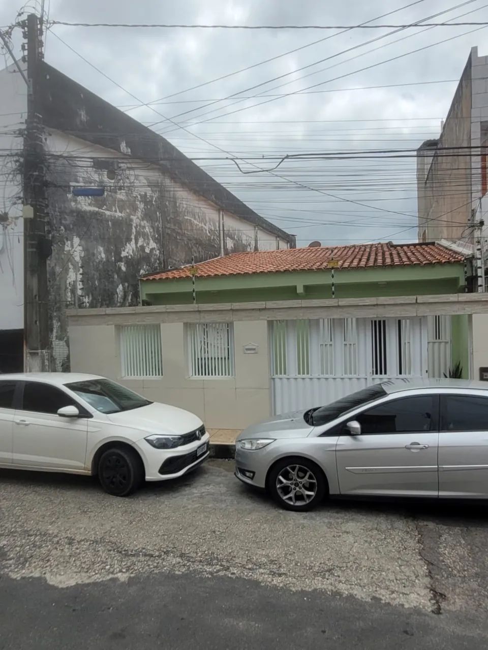 Aluga- se Casa