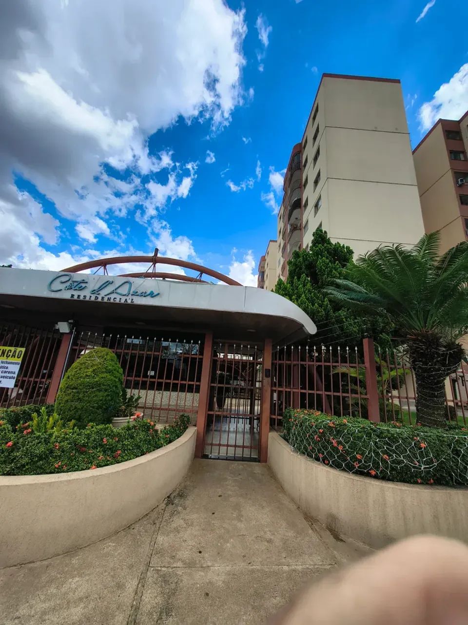 Apartamento 3/4 uma suite ( parque oeste)