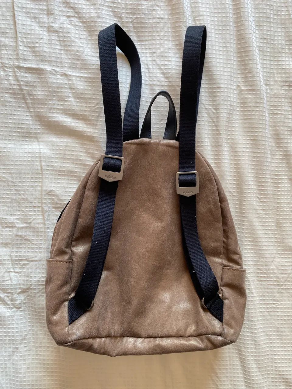 Mochila pequena original Kipling marrom  - Foto 4