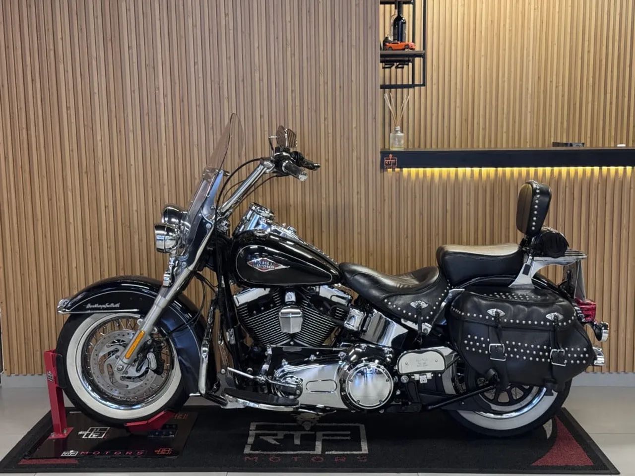Harley Davidson Heritage Softail Classic 2015 - Foto 2