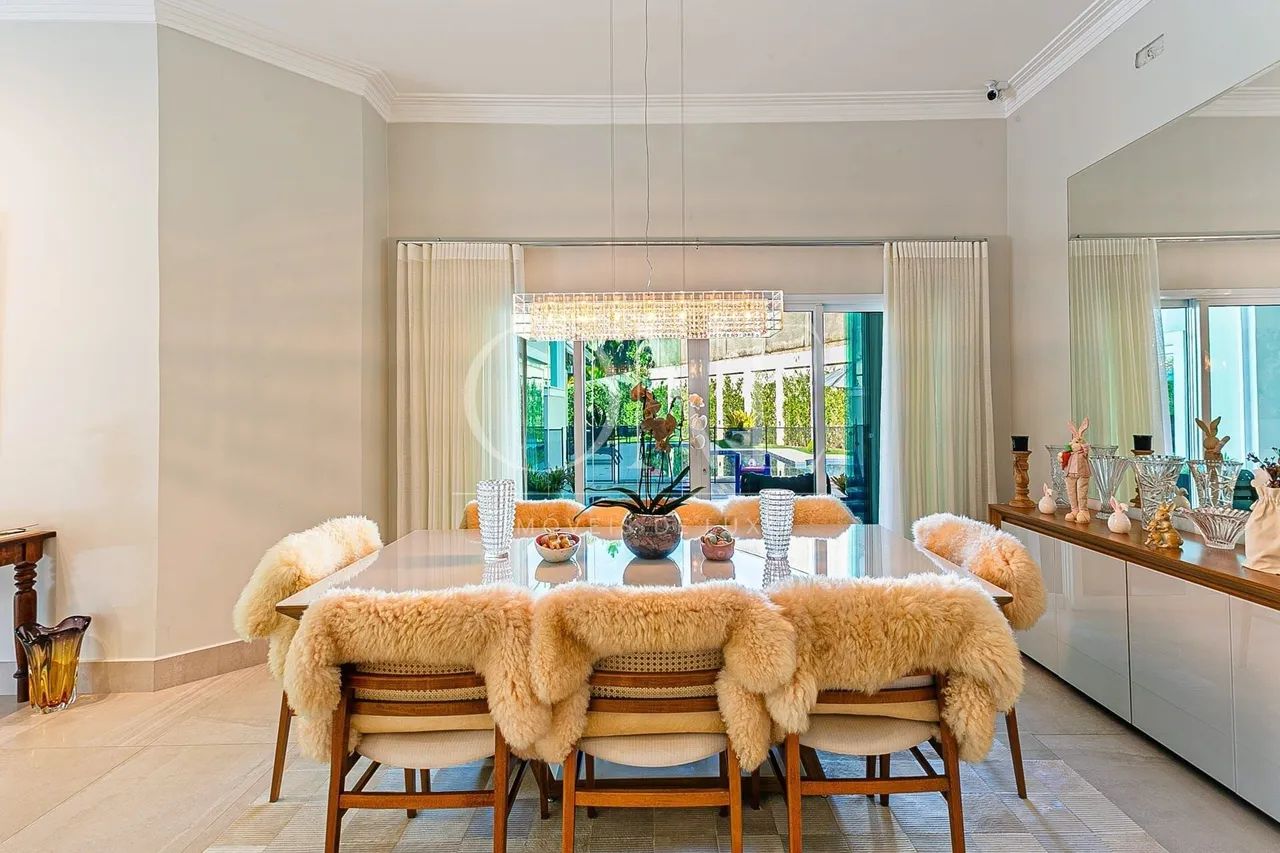 Casa Térrea Sofisticada com 4 Suítes, Piscina com Raia e Área de Lazer Completa - Foto 4