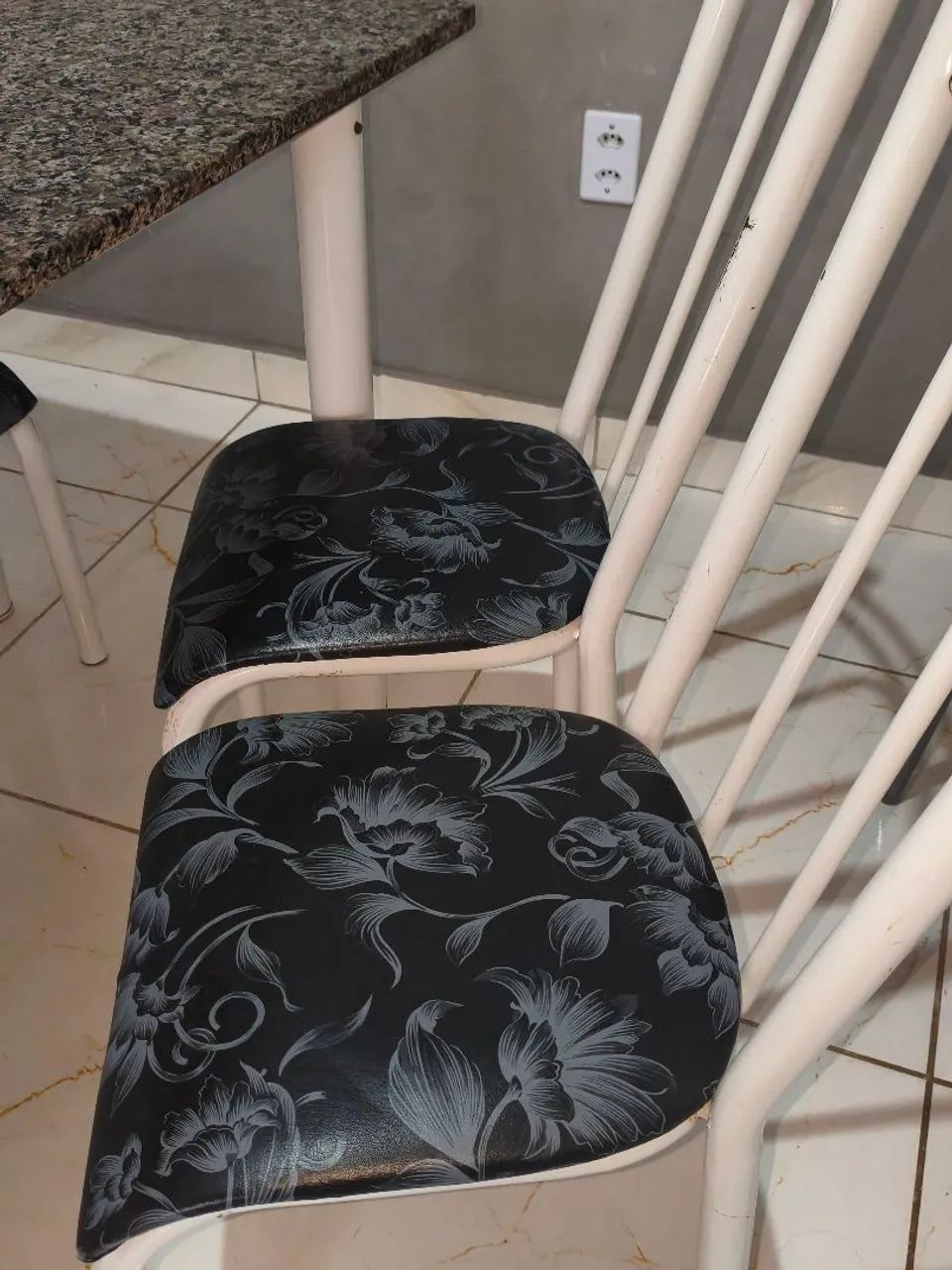 Mesa de granito + 4 cadeiras - Foto 3
