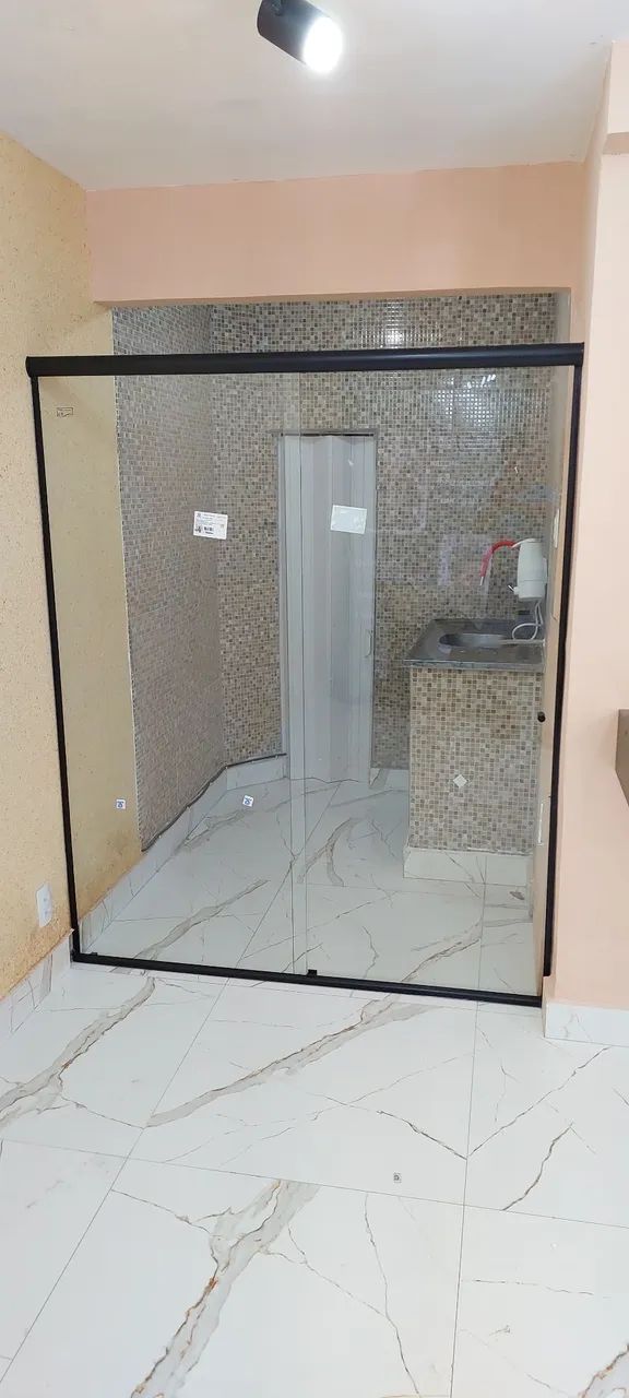 Box pra banheiro em vidro e manutenções e serviço de pintura em geral  - Foto 3