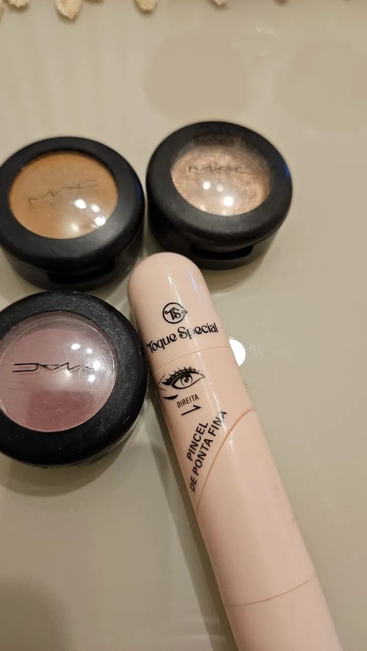 3 sombras da Mac + 1 delineador - Foto 2