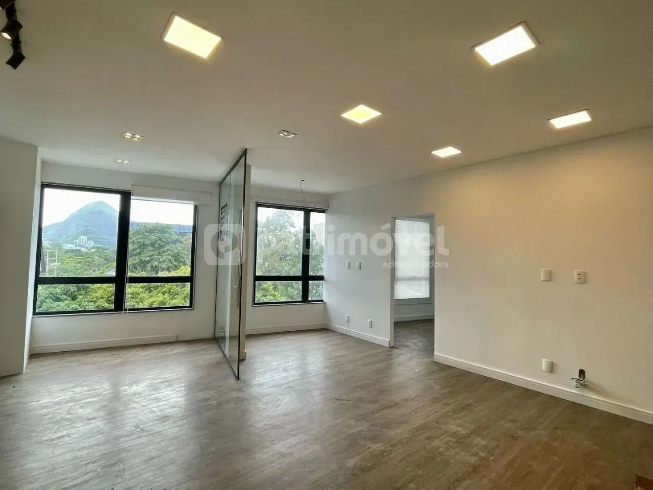 Andar Comercial no bairro Leblon com área de 70m², 1 sala ampla e 1 banheiro, com vista pa - Foto 2