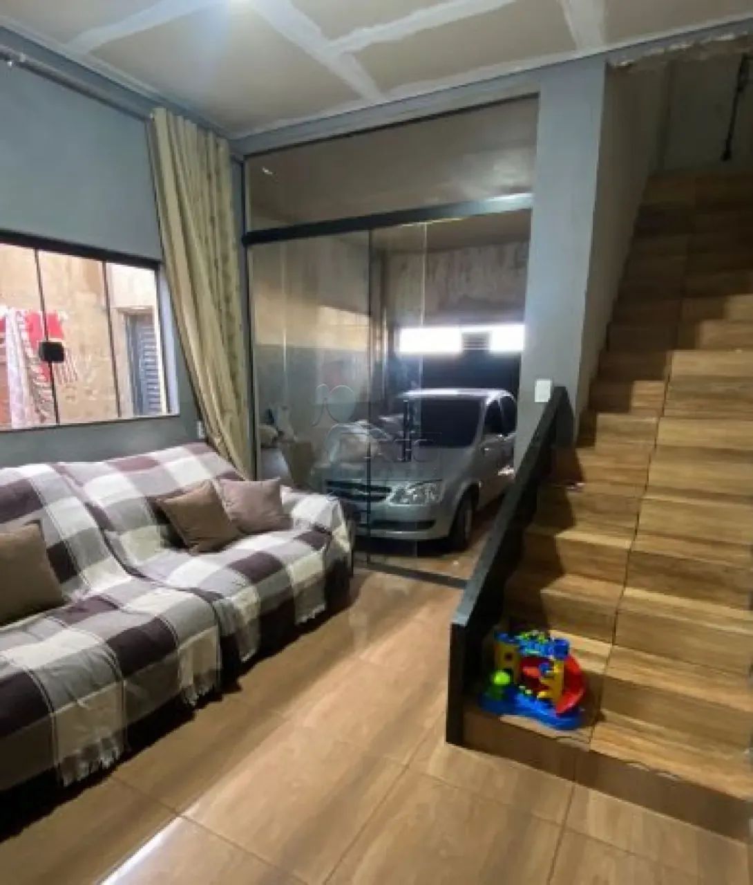 Excelente casa com salão comercial em bairro de crescimento. - Foto 2