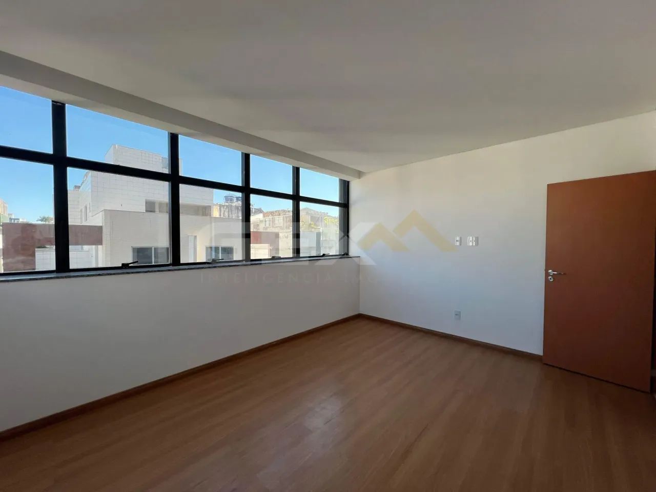 Apartamento à venda no Centro, 3 quartos, 1 suíte e 2 vagas.