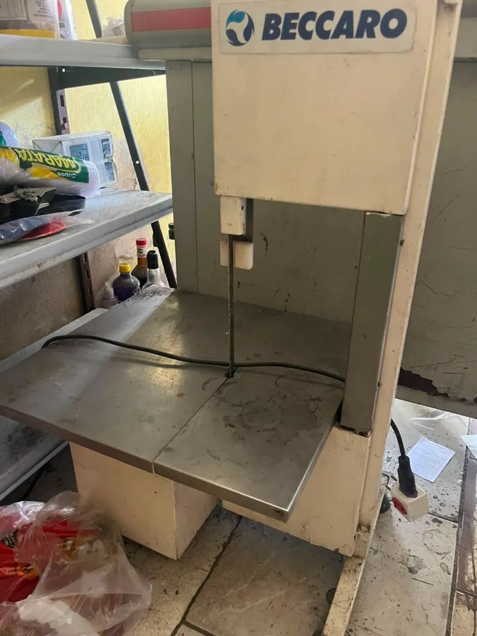 Vende-se máquina de serrar carnes  - Foto 2