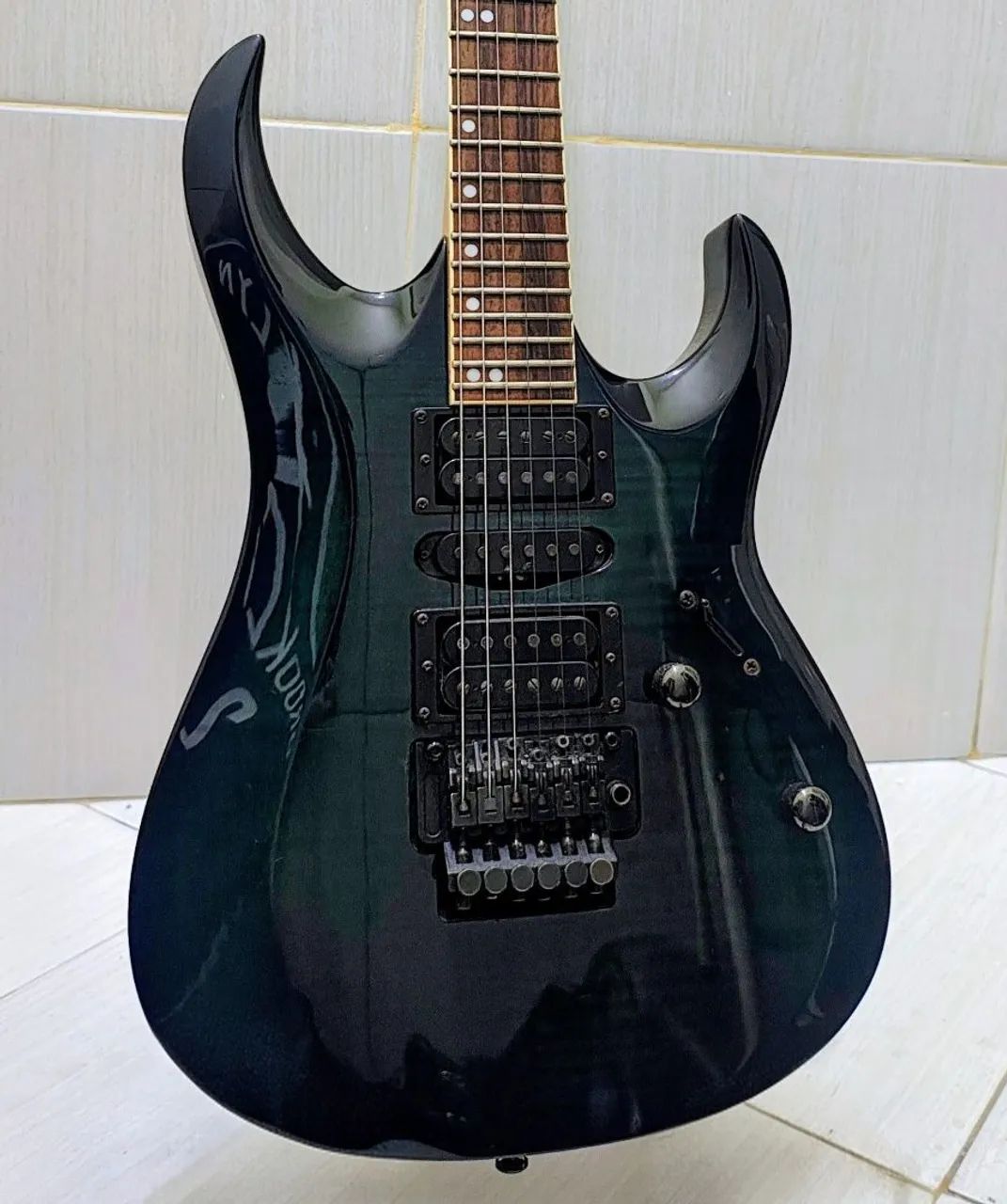 Guitarra Cort