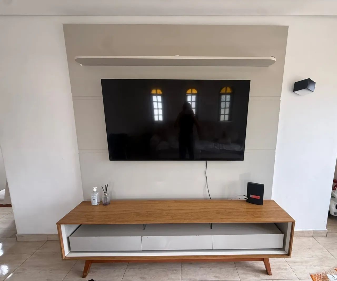 Rack com painel para Tv.