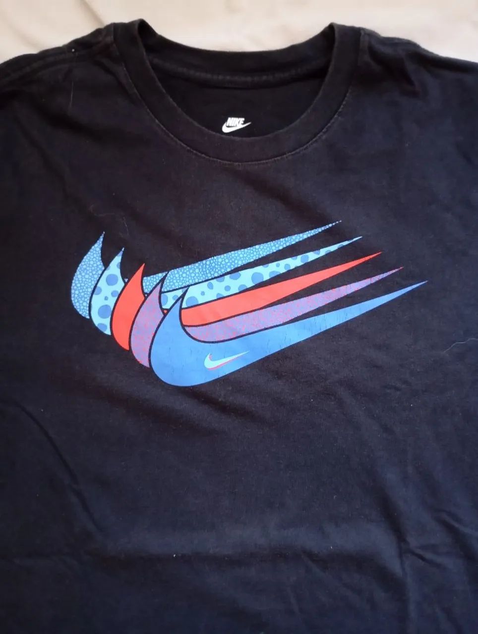 Camiseta Nike com design moderno 