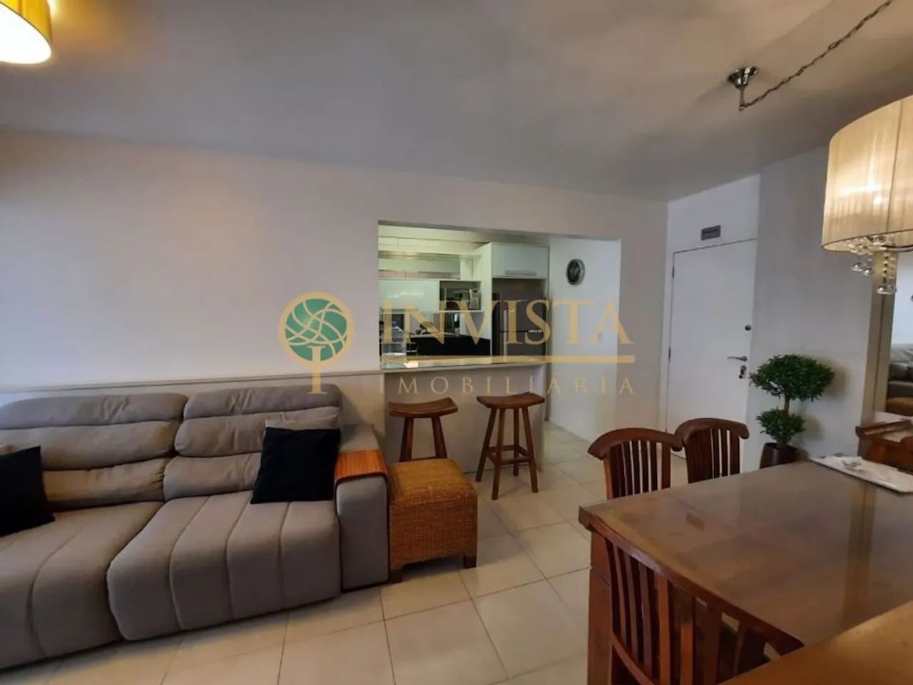 Locação | Apartamento mobiliado, sacada com churrasqueira, 1 quarto - No Centro de Florian