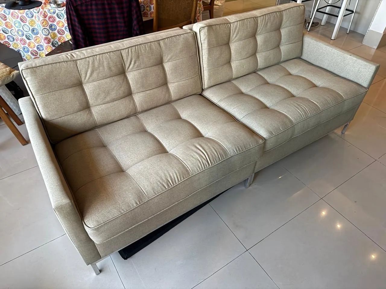 Vendo lindo sofá de 2 lugares! - Foto 3