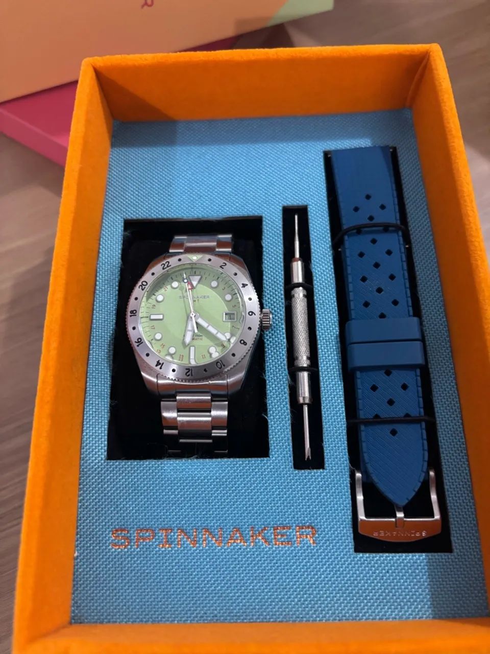 Relógio Spinnaker Croft 39 GMT Automatic 