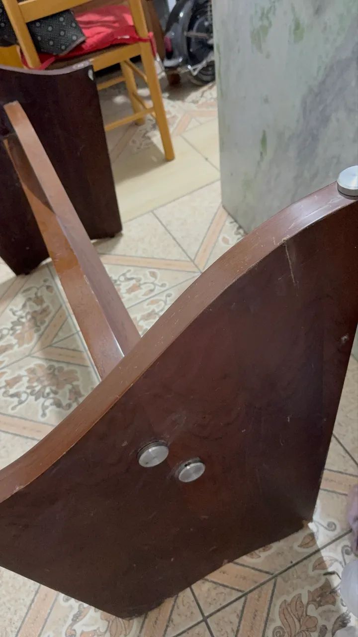 Pé de mesa usada 