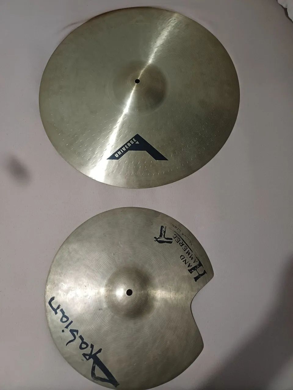 Vendo prato de bateria em ótima condições avatar universe de 22 polegadas
