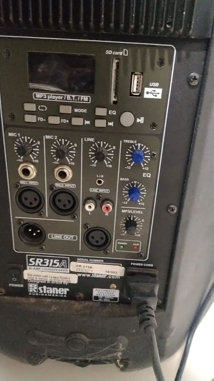 caixa de som Staner ativa semi nova com pedestal e controle  - Foto 3