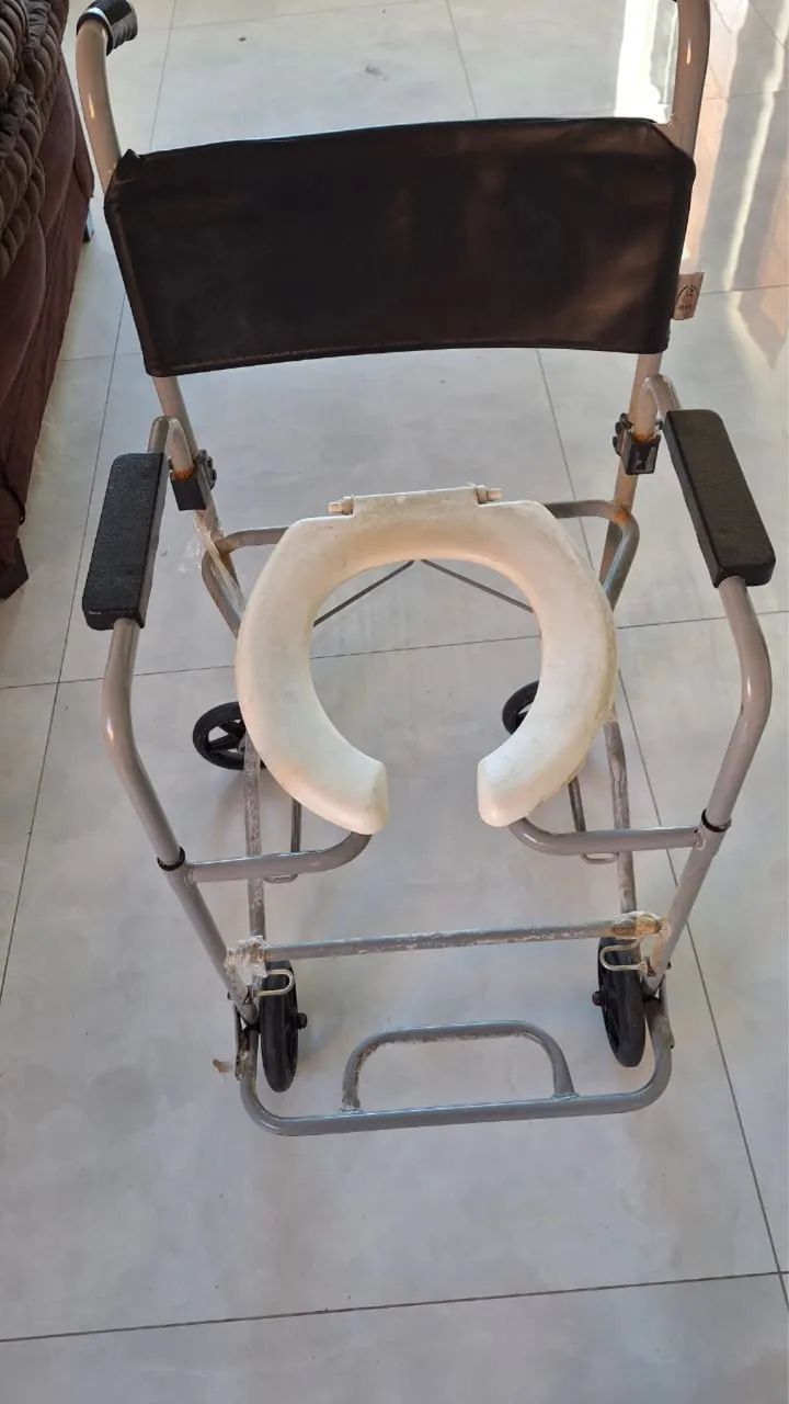 Cadeira de roda para banho