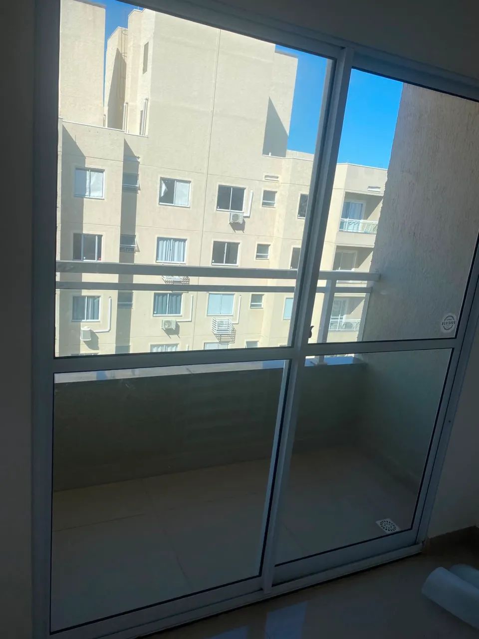 porta varanda de vidro e alumínio de duas folhas  - Foto 2