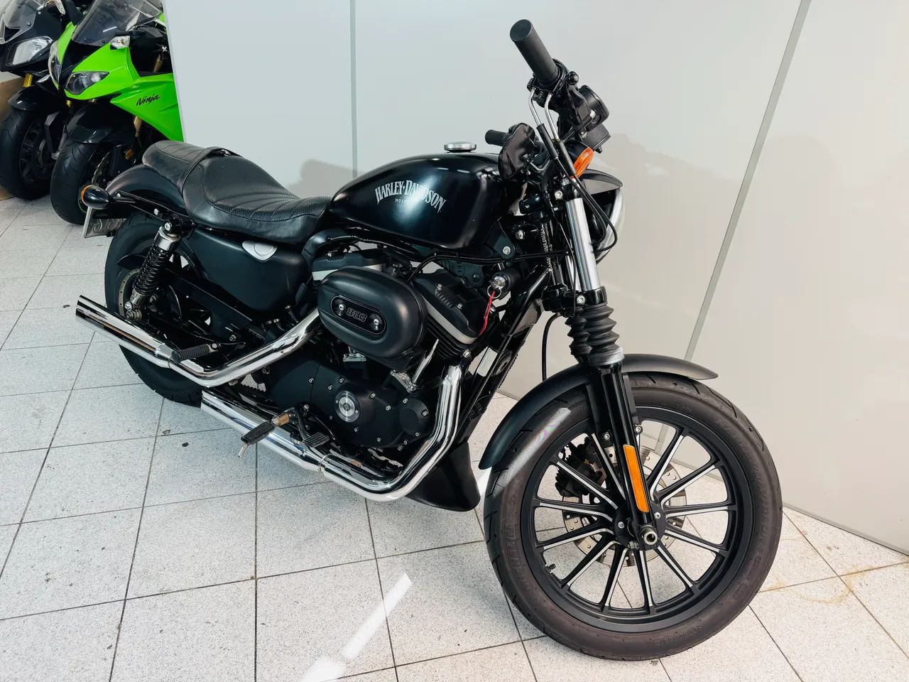 HARLEY DAVIDSON XL883 IRON  - Foto 4