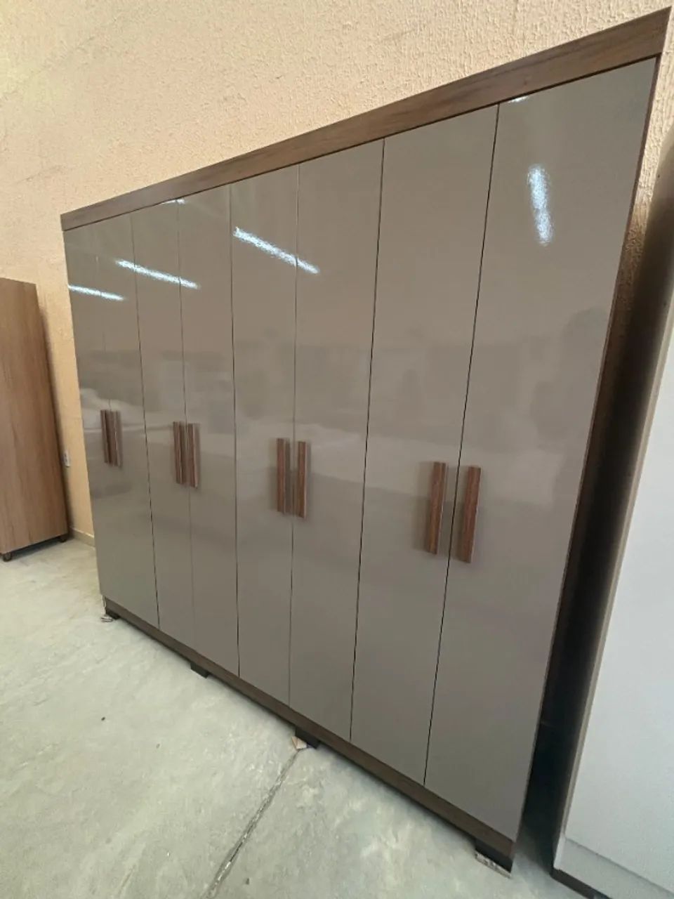 Mais Espaço e Praticidade com o Guarda-Roupa Petrópolis 8 Portas e 2 Gavetas Montado Sem C - Foto 5