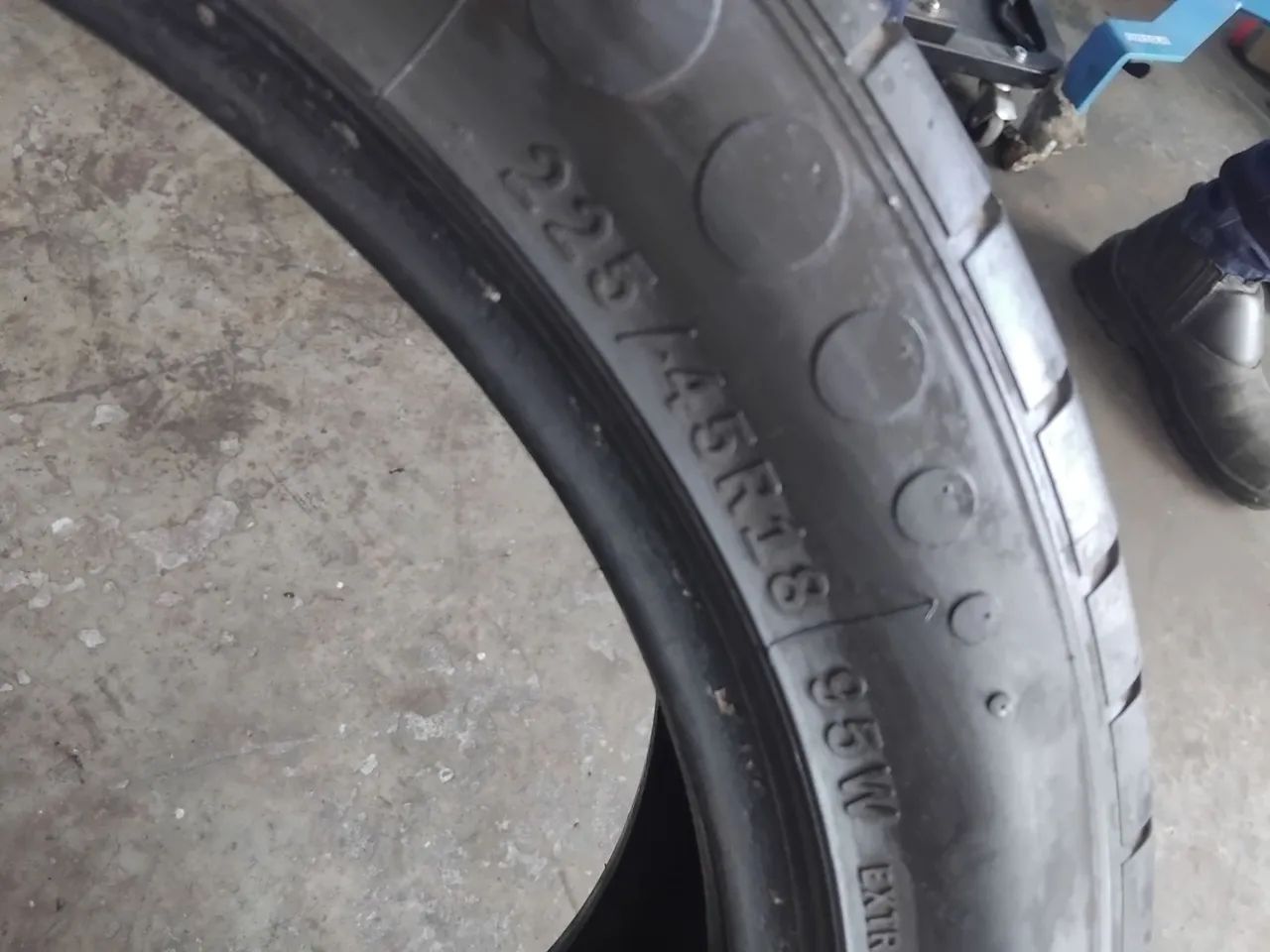 4 pneus 225/45 r18 em perfeito estado de uso - Peças para carros