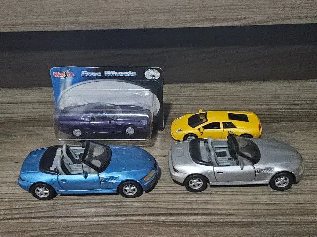 4 Miniatura de Carro Maisto Free Wheels 