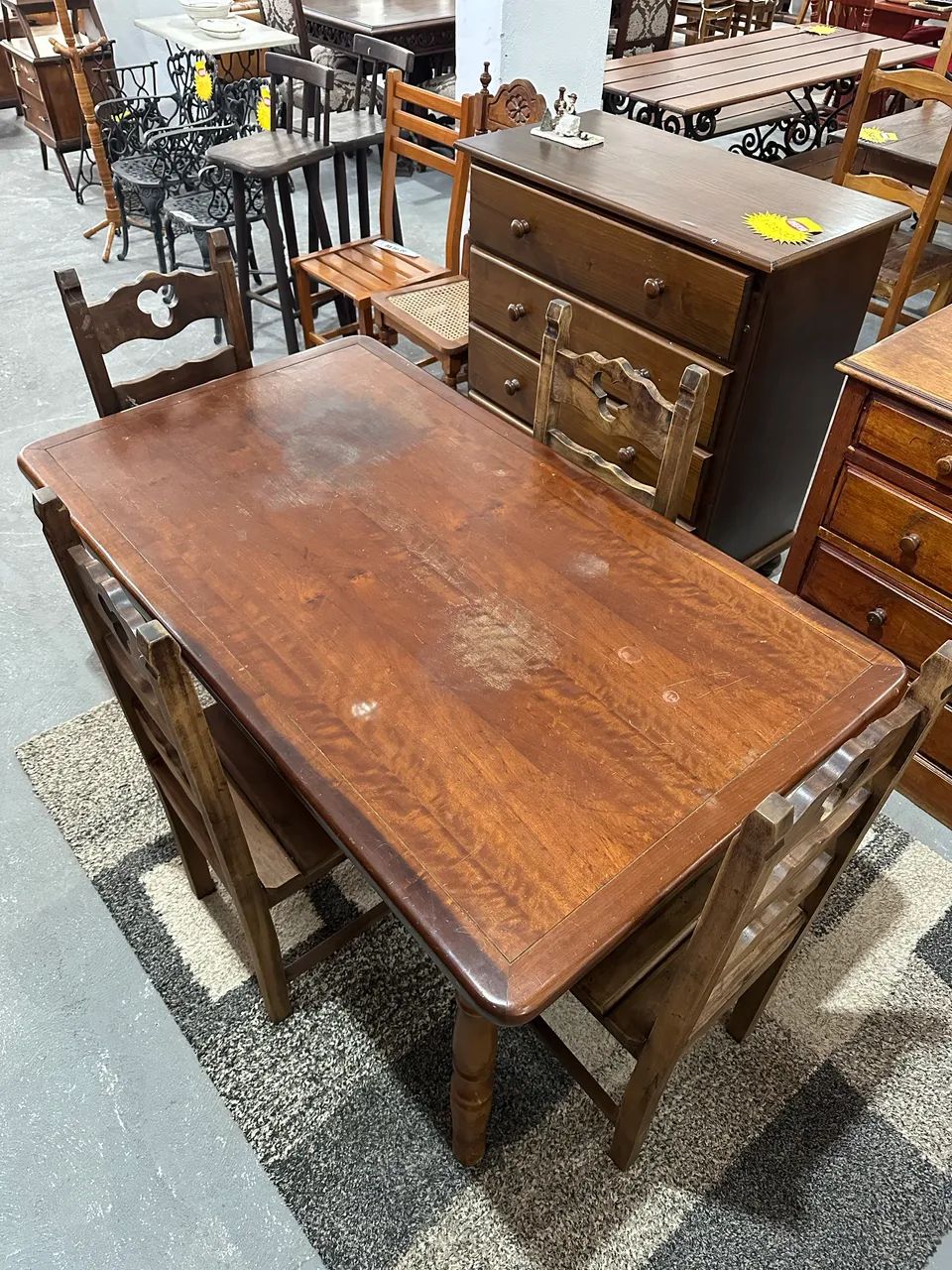 Mesa de Madeira com 4 cadeiras  - Foto 4