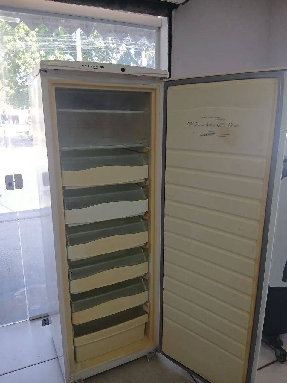 Frezer vertical  - Foto 2