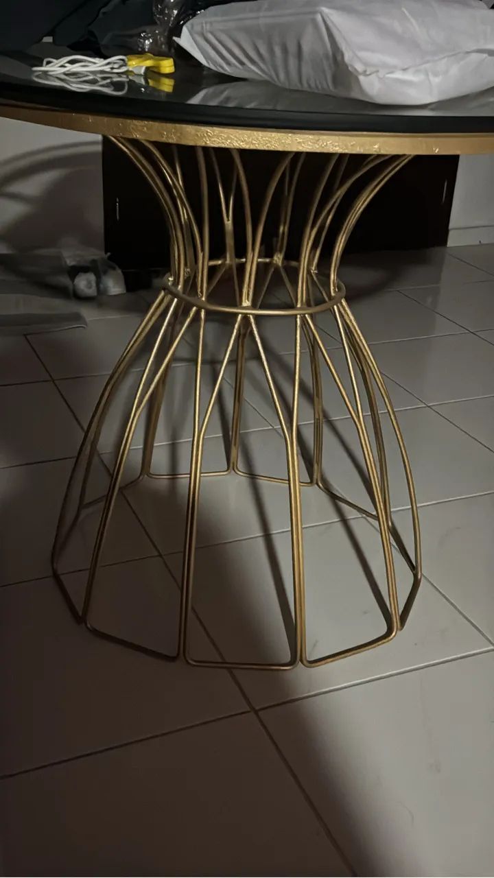 Mesa design exclusivo | Metalon dourado e tampo de vidro - Foto 3