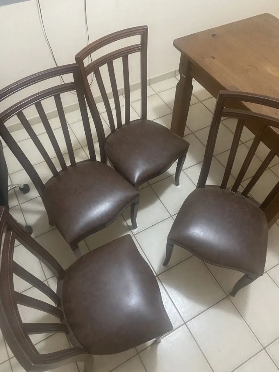 Mesa de Jantar Madeira 120x80 + 4 Cadeiras Estofadas - Foto 5