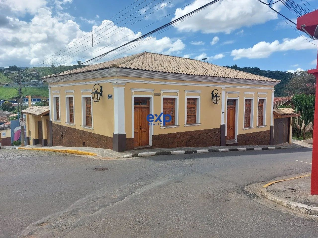Casarão Histórico 429m² no Centro de Piracaia - SP