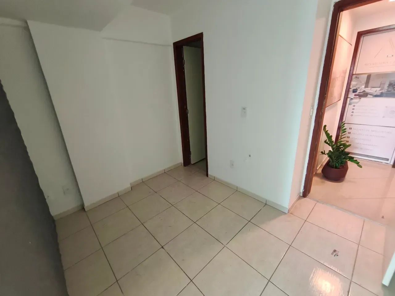 Sala Comercial com banheiro e prédio com elevador e recepção, Praia Campista  - Macaé - RJ - Foto 4
