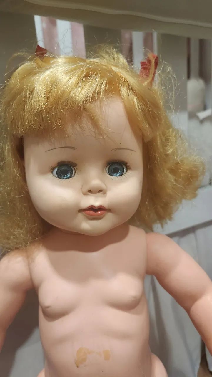 Boneca beijoca anos 70