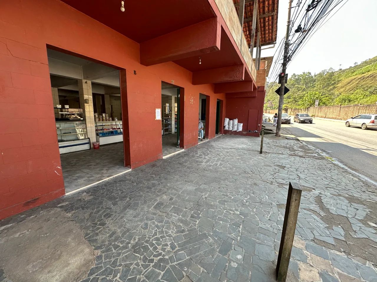 Alugo- ALUGUEL- Loja com 200 m2- Olhos D?Água  - Foto 2