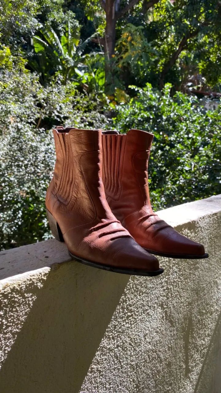 Bota western couro animal 