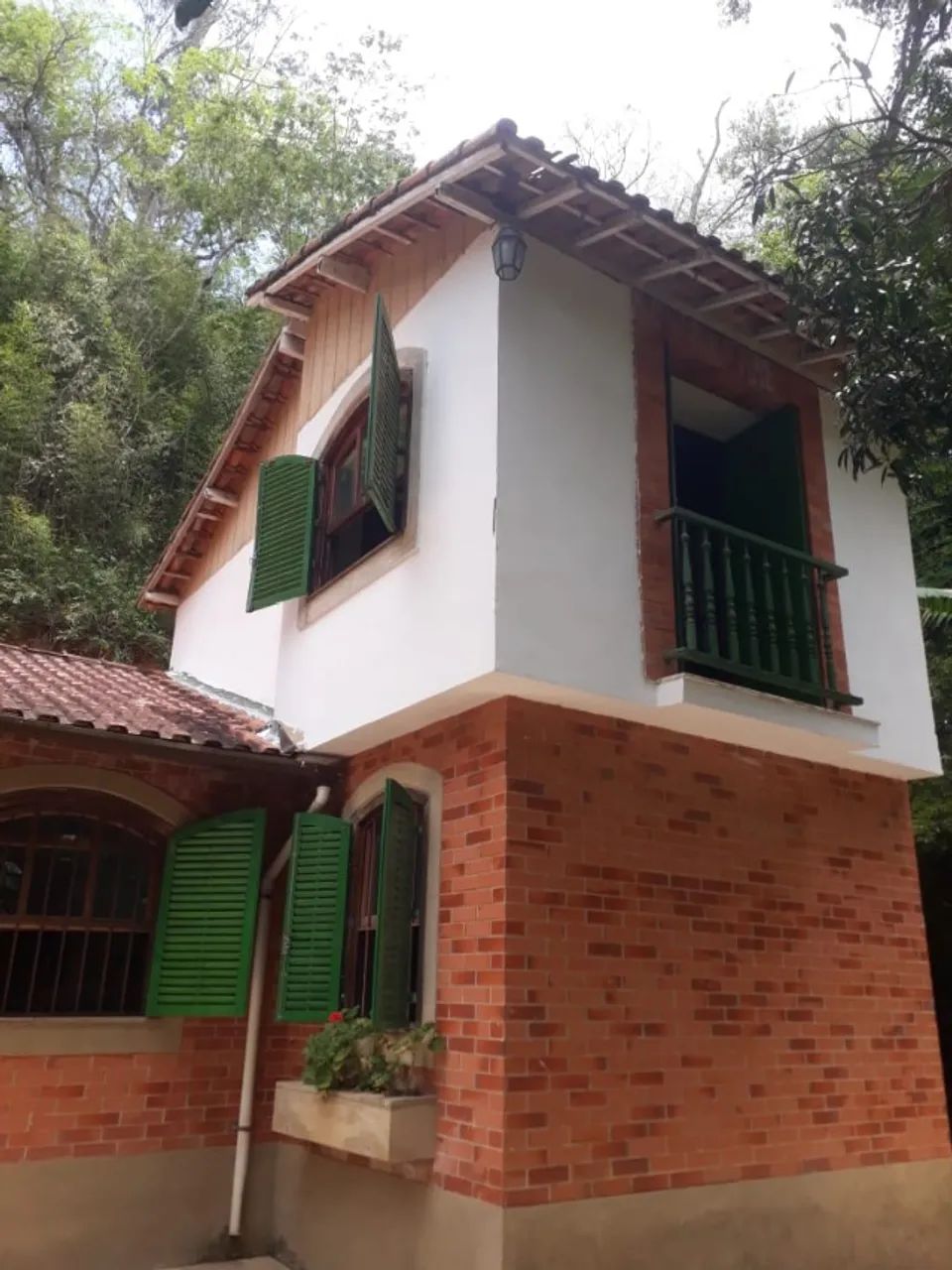 Vendo este ótimo sítio em Mendes em 5 Lagos com 3 casas e piscina