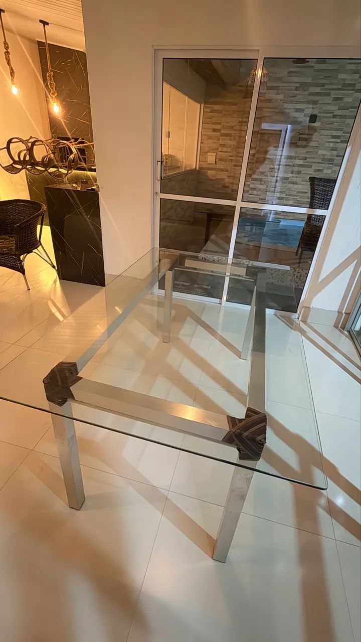 Mesa bem conservada 