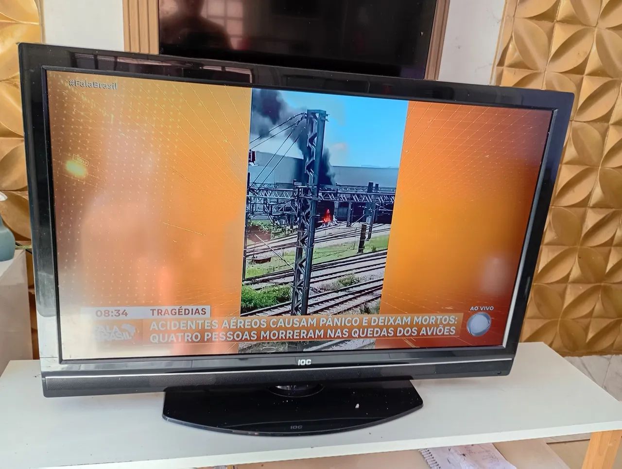 TV AOC 43" liga e desliga - Foto 3