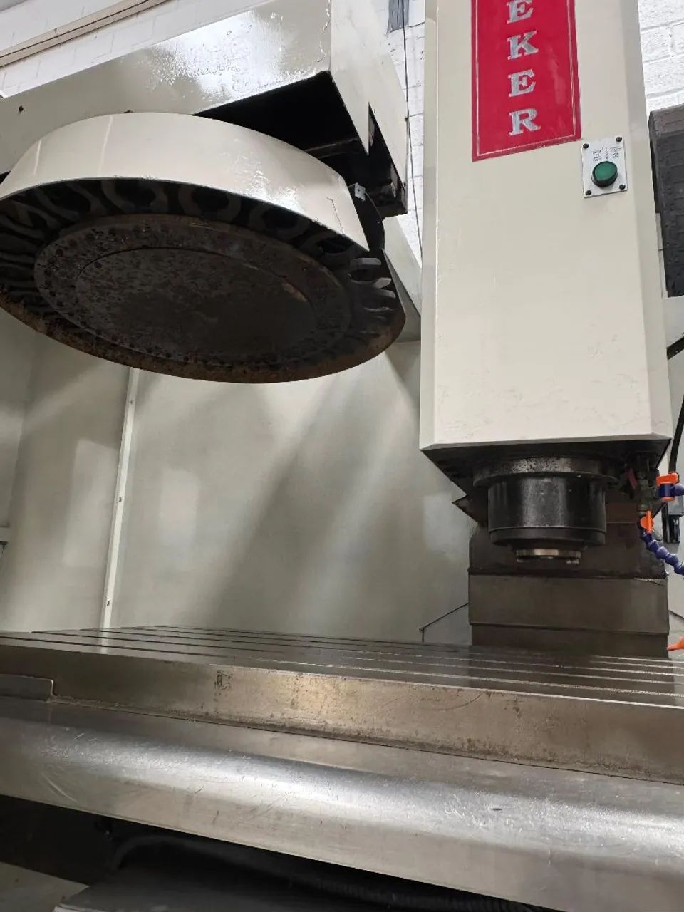 CENTRO DE USINAGEM VEKER 1500 (ANO 2003) - Foto 2