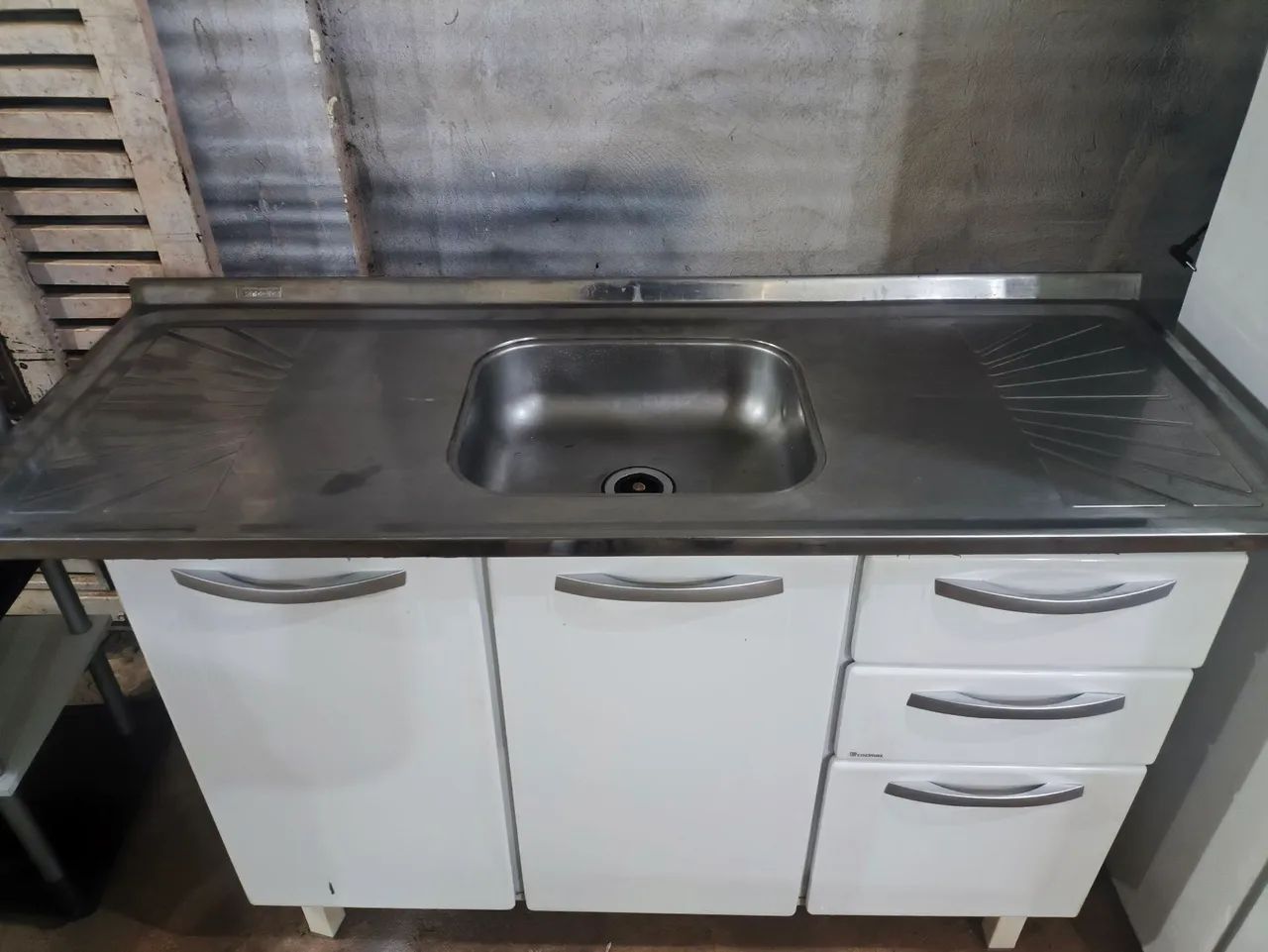Balcão de ferro com pia  - Foto 2