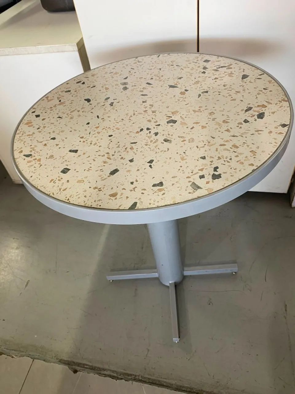 Mesa de Granilite pé de ferro 