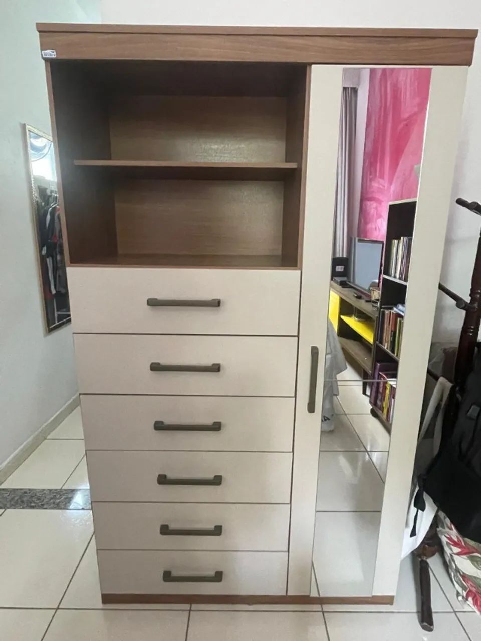 Linda cômoda com seis gavetas e porta com espelho - Foto 2