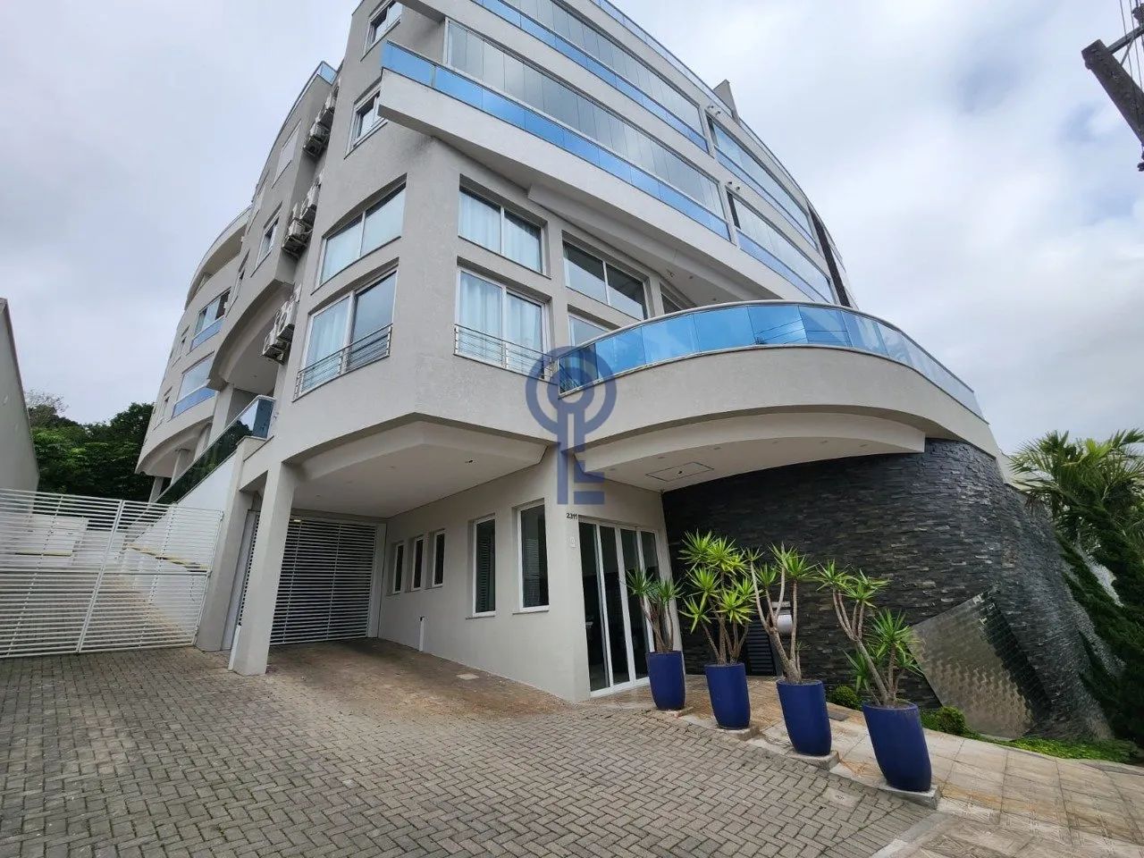 Apartamento com 3 dormitórios em Canasvieiras