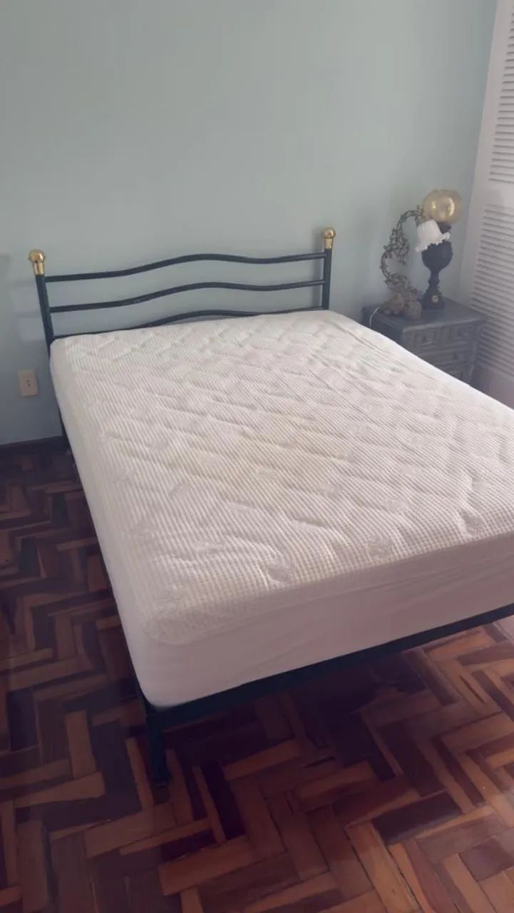 Conjunto de quarto: Cama e Cômoda