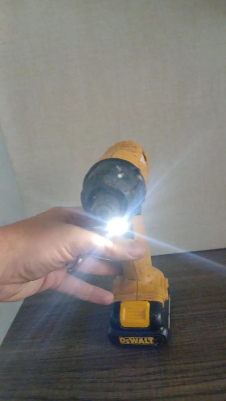 Parafusadeira dewalt - Foto 2