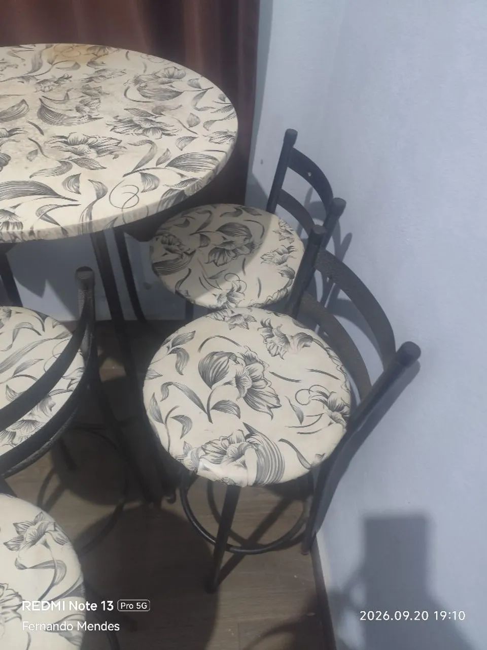 Mesa com 4 cadeiras bistrô 